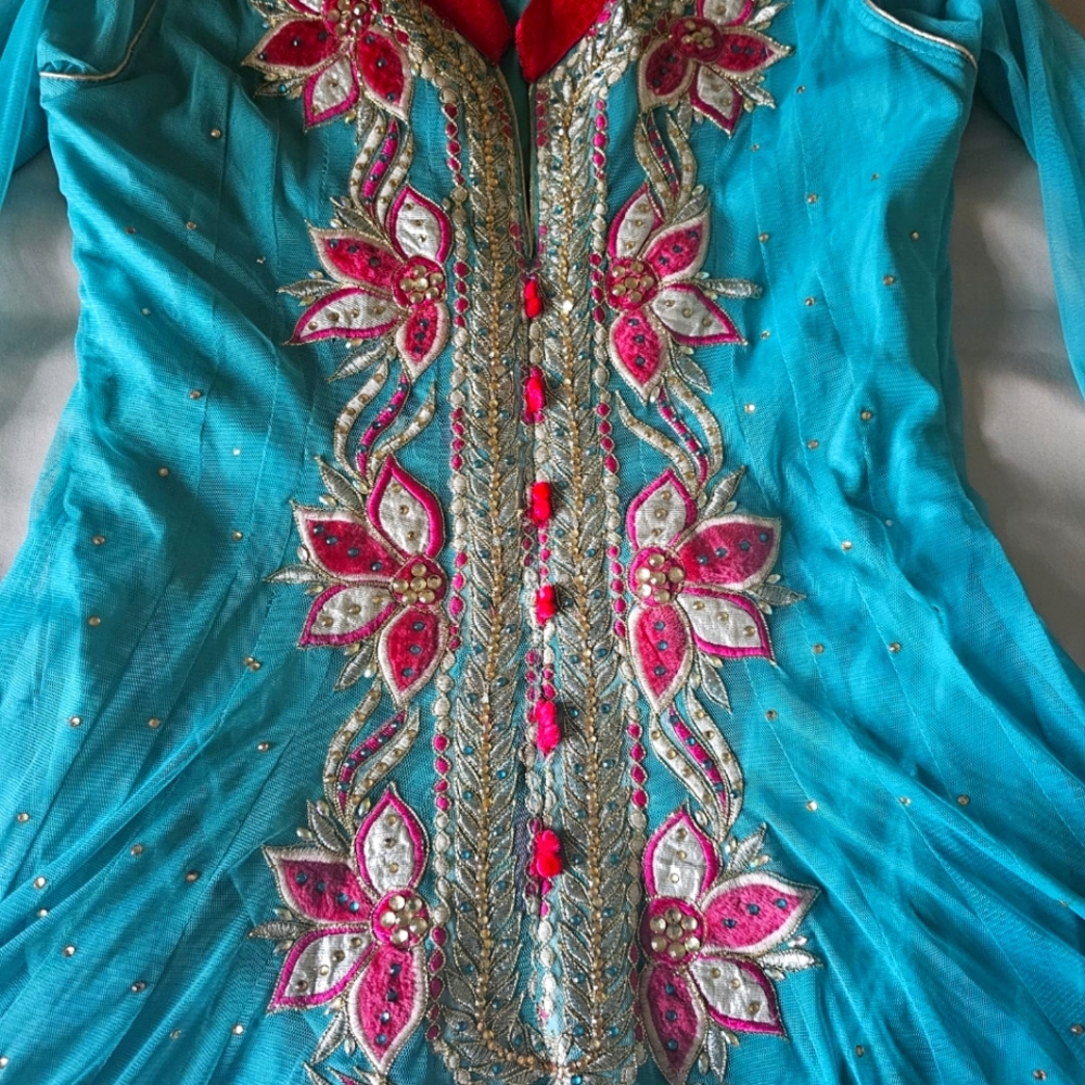 Dress - Picture 2 of 3